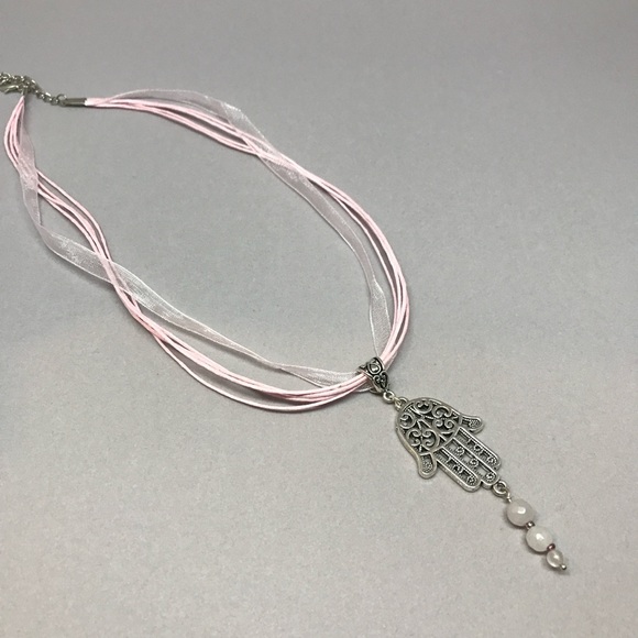 Fatima hand / Hamsa filigree necklace. Ribbon choker with pink gem beads - Picture 4 of 5
